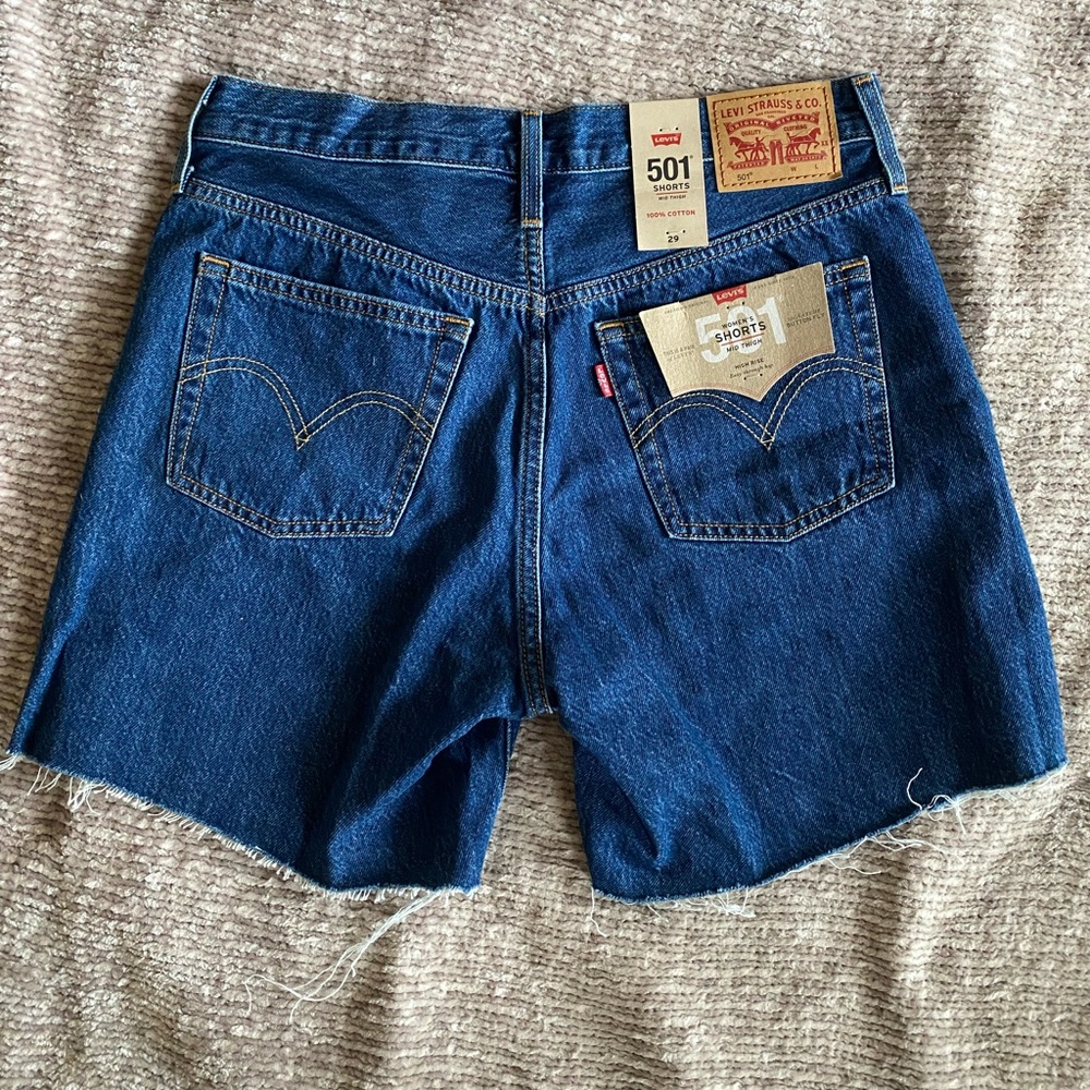 Levi’s 501 Shorts Mid Thigh